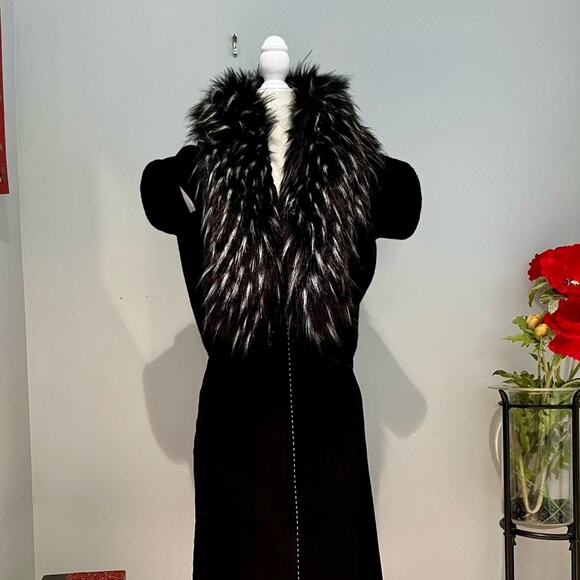 NEW Bebe Faux Fur Statement Collar Oversized Knit Shrug Draped Sweater Black Wh… - Picture 15 of 16